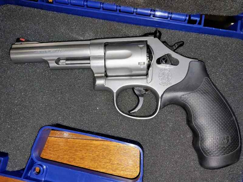 Smith Wesson model 66-8 ..