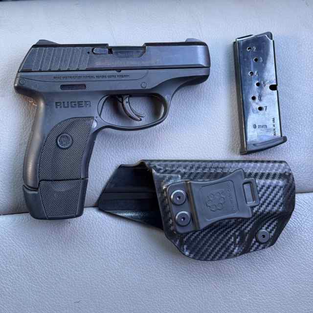 Ruger EC9S 9mm w/ Two Mags &amp; Holster