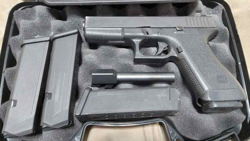 Glock 17 9mm &amp; 40SW