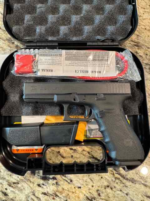 Glock G22, Gen4 with extra features