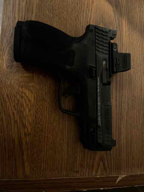 M&amp;p 2.0c with holosun EPS red dot and 360j jframe 