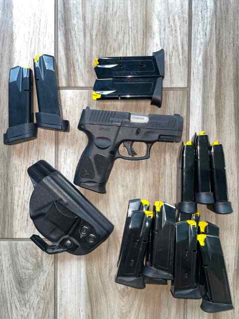 Taurus G3C w/extras