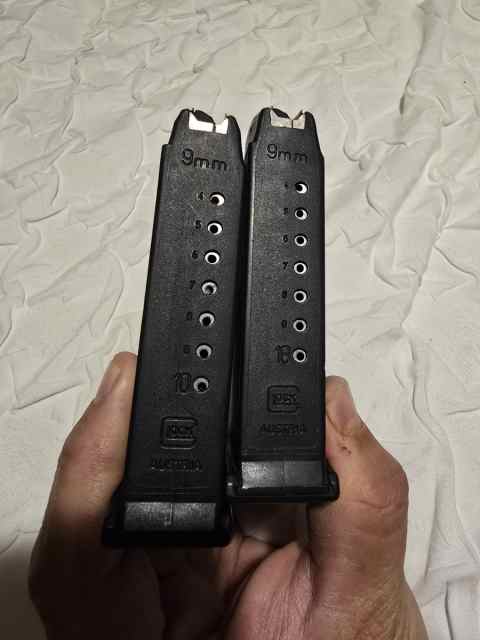 Glock 19 10 rounds magazines 