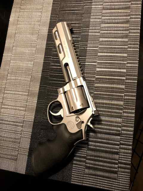 Smith and Wesson 686 Competitor .357 magnum FS/FT 