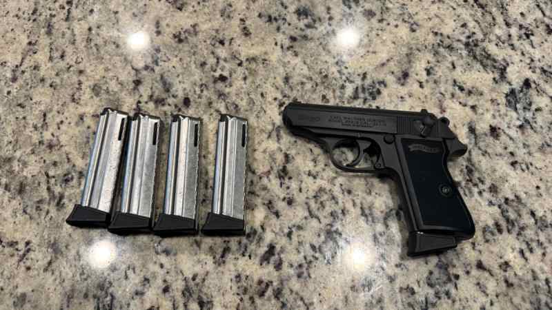 WALTHER PPK/S .22 Handgun
