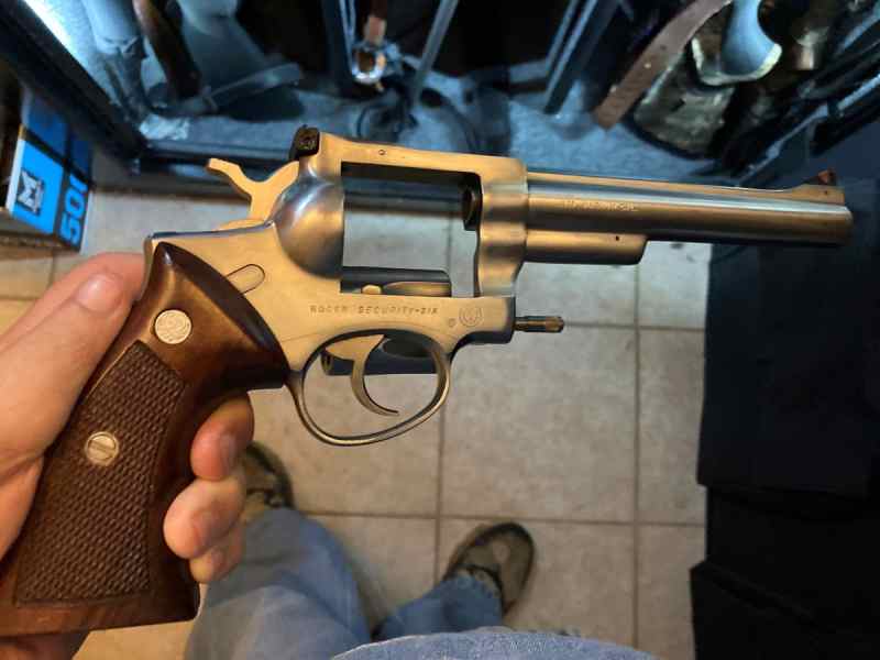 rUGER sECURITY Six