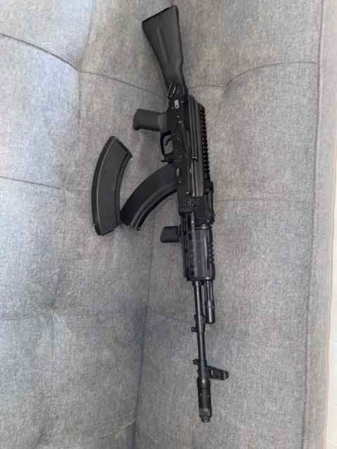 AK103