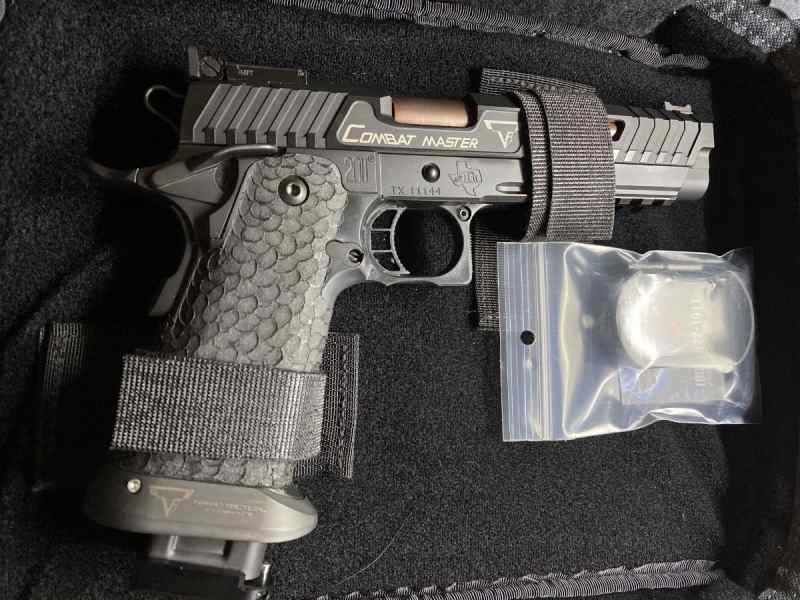Sti combat master almost mint