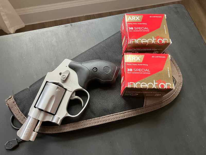 Smith and Wesson 642 Airweight 38 Special + Ammo