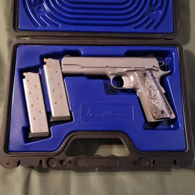 Dan Wesson Valor 1911