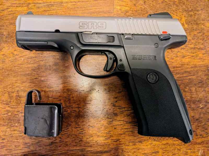 Ruger SR9 + extra mags