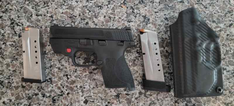 Smith &amp; Wesson M&amp;P 9 Shield M2.0 Integrated Laser