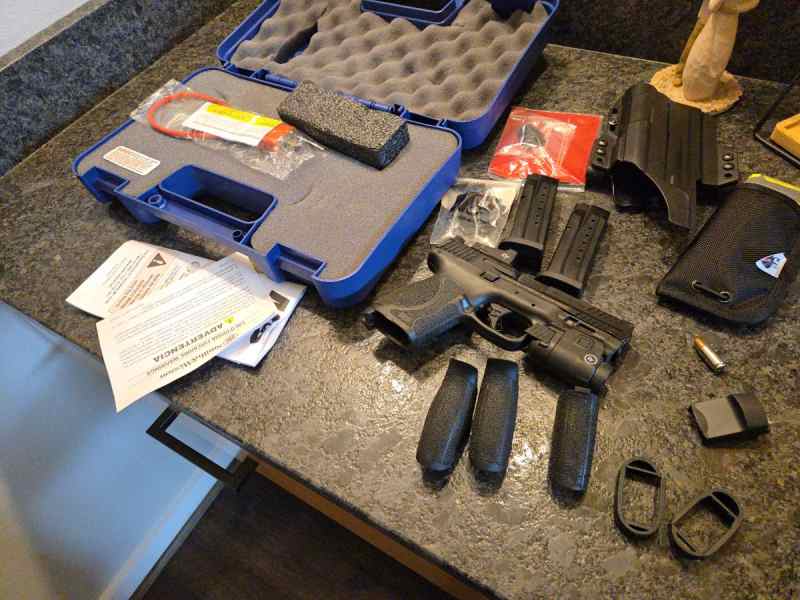 Smith and Wesson M2.0 Compact 9mm
