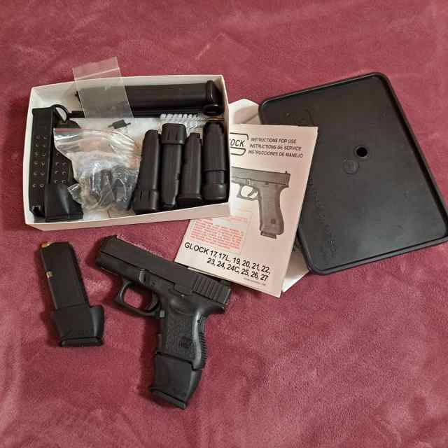 .40 cal. Glock 27 plus 2K rounds Ammo package