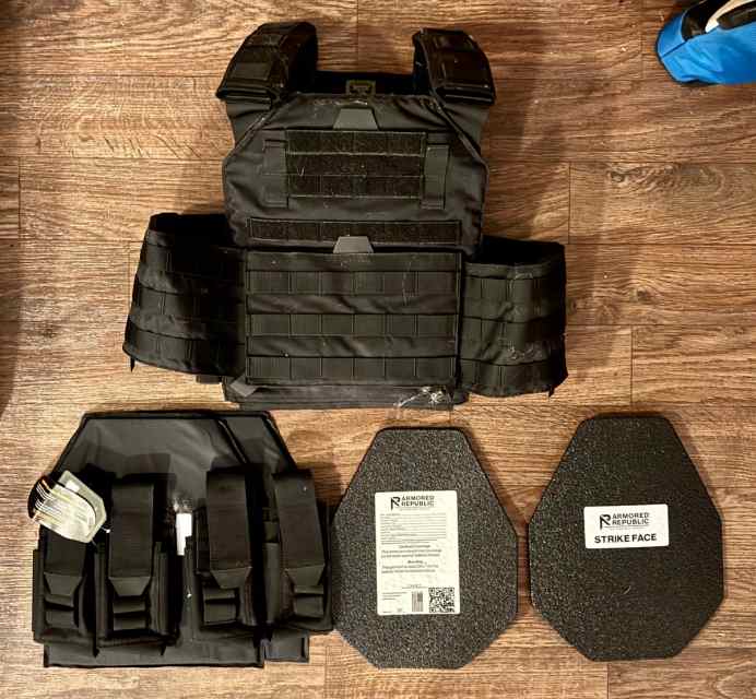 PRICE REDUCED armorrepublic AR500 armor bundle new