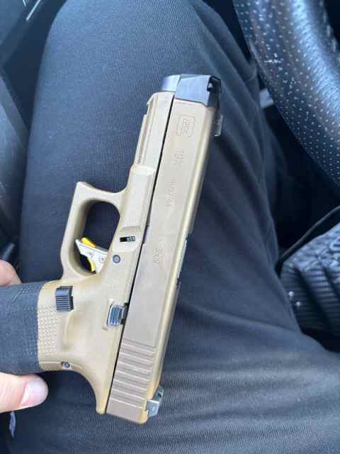 Glock 19 x