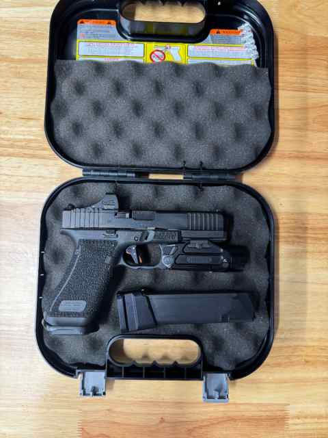 Glock 17 (Gen 5) with holosun
