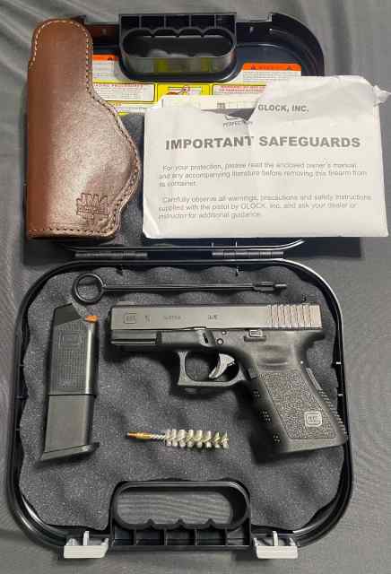 LIKE NEW GLOCK 19 9MM WITH TRIJICON NIGHT SIGHTS