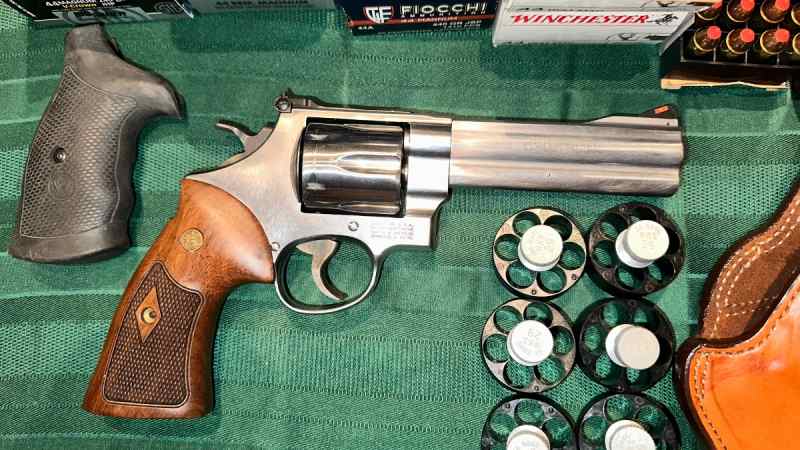 Smith &amp; Wesson 629 Classic 44 Magnum