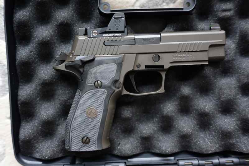 Sig Sauer P226 SAO Legion w/Sig Optic