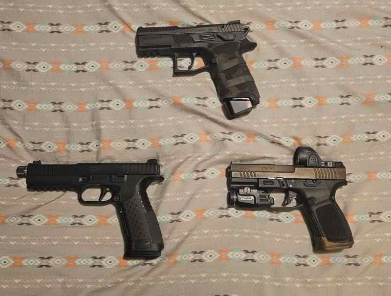 Multiple Pistols WTT/WTS