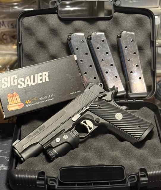 Sig 1911 with 3 mags 45 acp with light