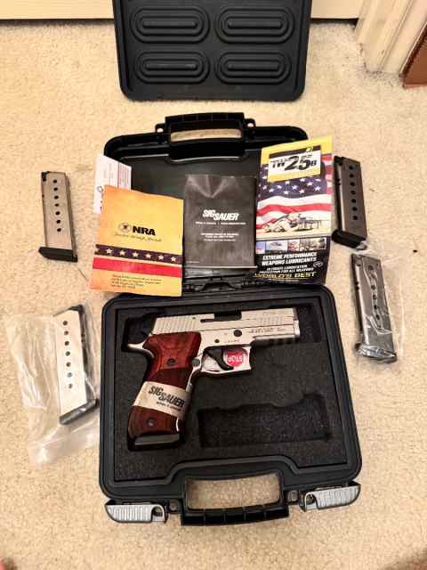 Sig Sauer p220 .45 compact elite Stainless steel