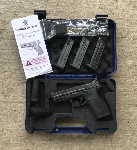 Smith &amp; Wesson M&amp;P 9 w/3 Mags, Extra Barrel &amp; More