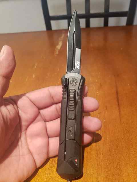 M&amp;P SWITCH BLADE KNIFE