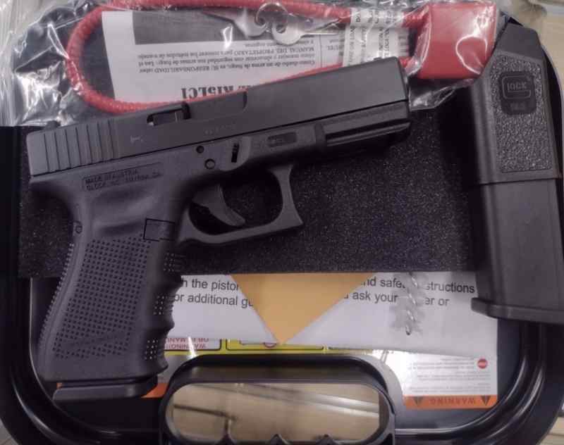 Glock 19, 9mm slightly used for sale…